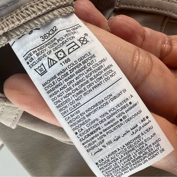 Old Navy 36x32 Go dry pants - Picture 5 of 5